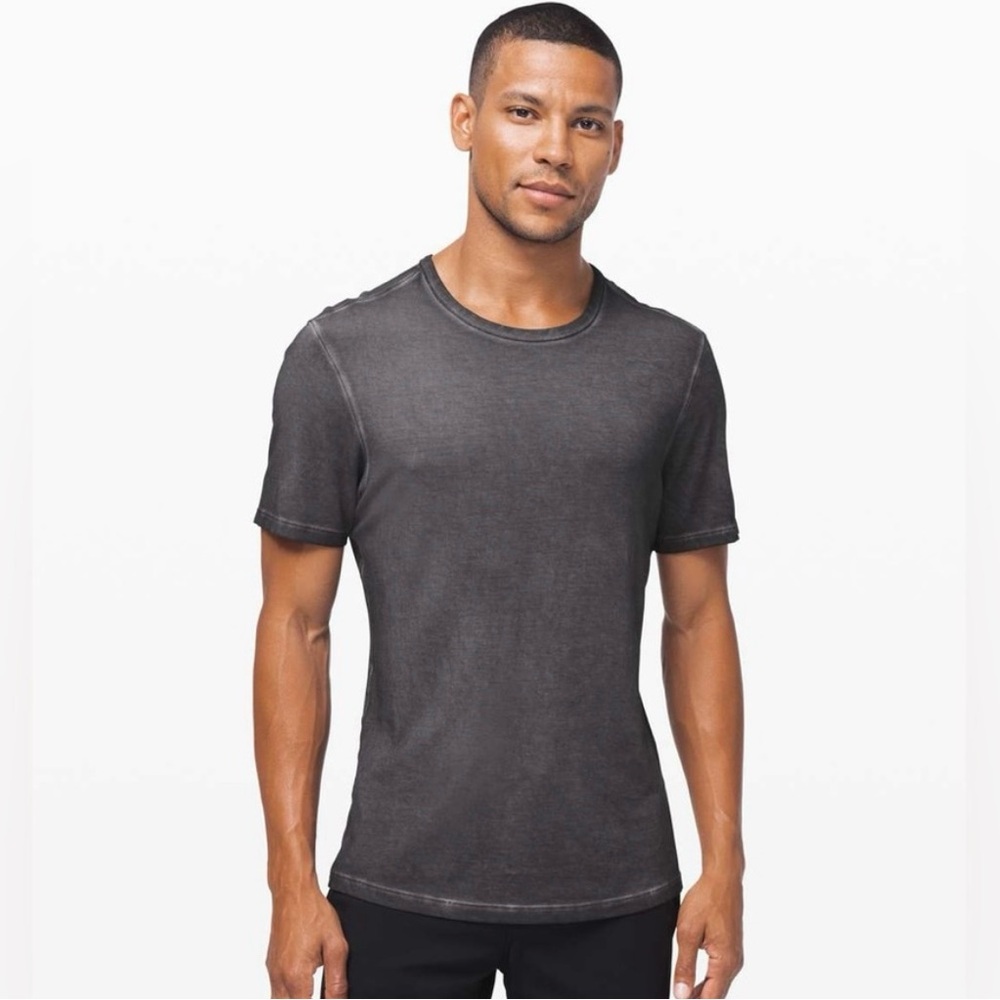 Lululemon athletic Men’s 5 Year Basic Tee Gray Anchor Sun Wash size XL